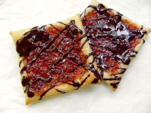 Easy Puff Pastry Jam Tarts for Two from Ceara's Kitchen #vegan #valentinesday